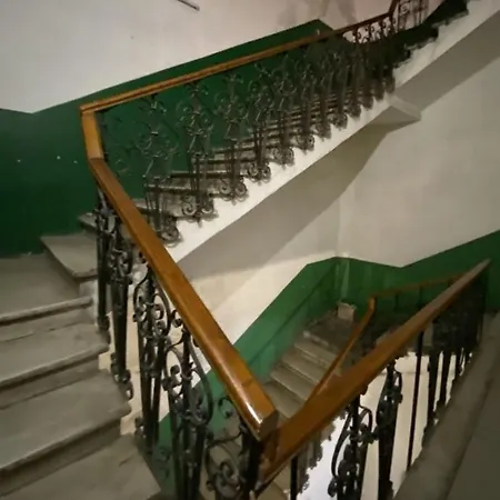 возле вокзала в сердце одессы студія