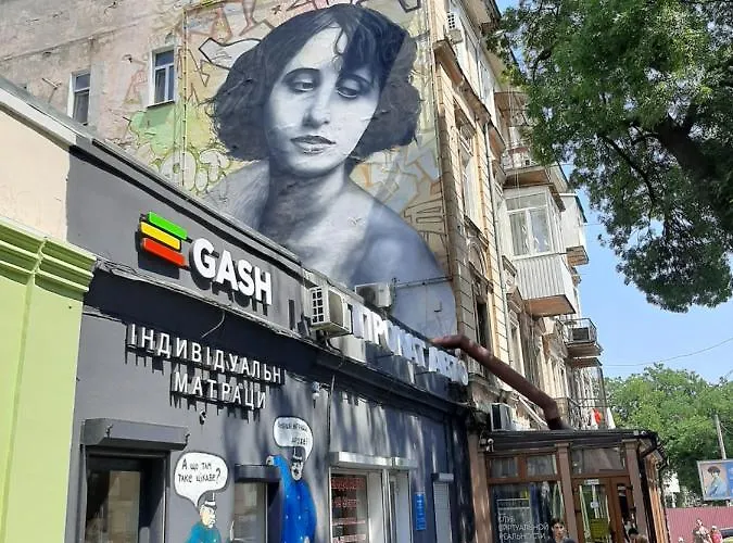 возле вокзала в сердце одессы студія * Odessa