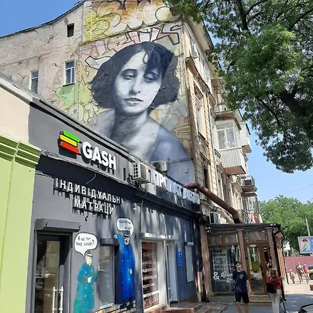 возле вокзала в сердце одессы студія * 오데사